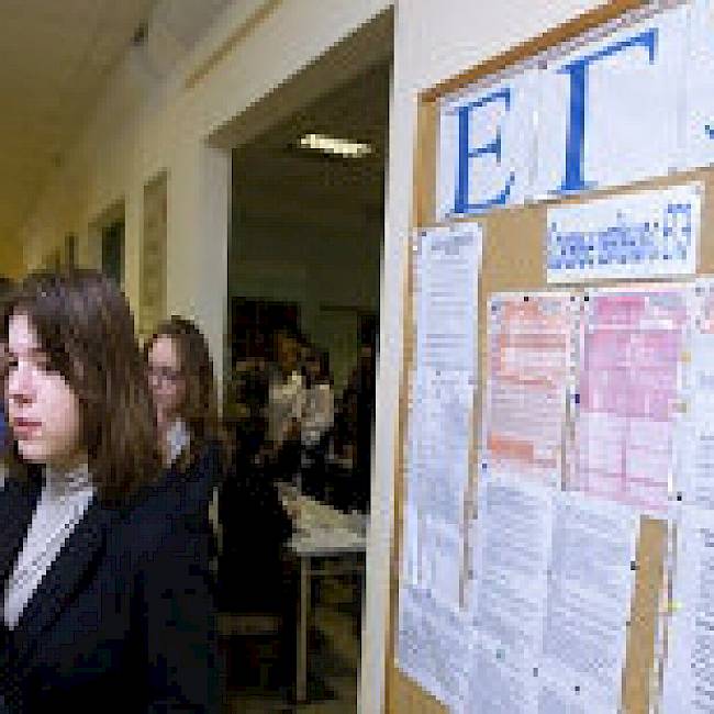 Учителя в РФ считают, что ЕГЭ надо оставить, но усовершенствовать