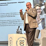 Ребёнок в центре