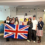 От знаменитостей к мемам и ребусам