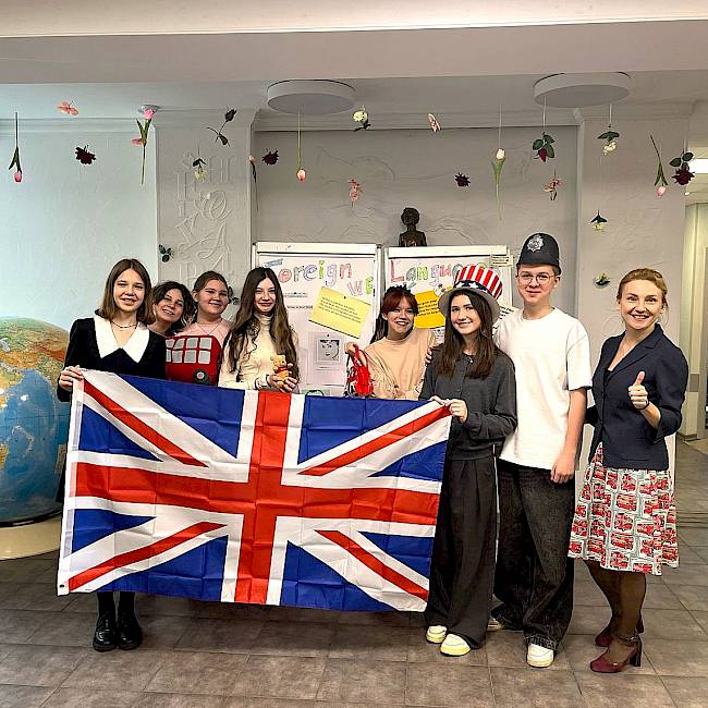 От знаменитостей к мемам и ребусам