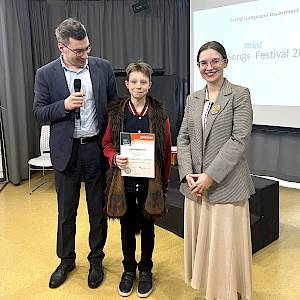 Весна и песня