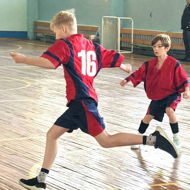 Корифеи в мини-футбольном финале