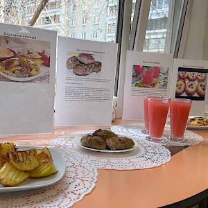 На фоне Пушкина