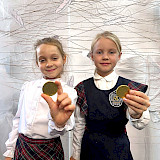 На фоне Пушкина