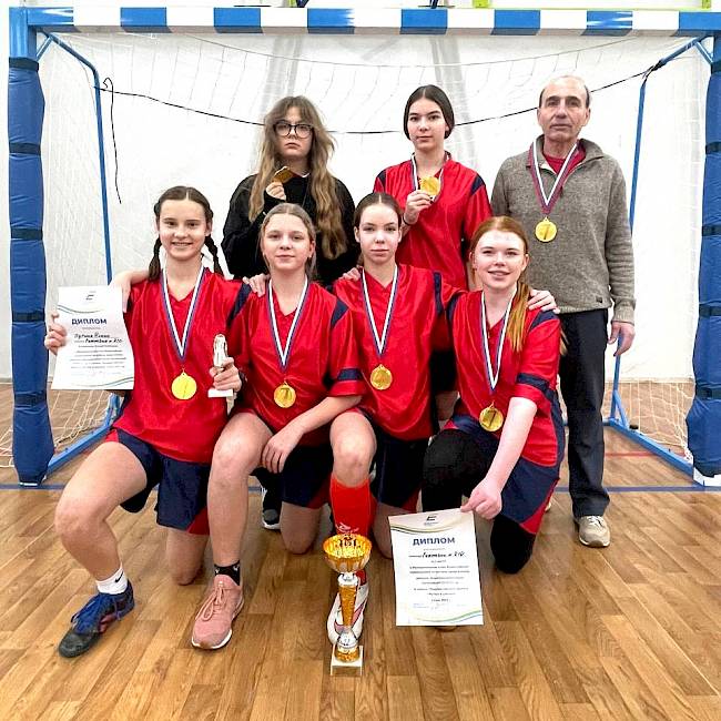 Корифейские футболистки — первые в городе!