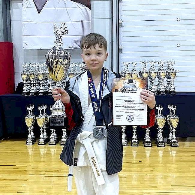 Каратист серебряной пробы