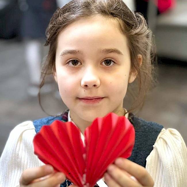 Крепко дружим и дарим книги