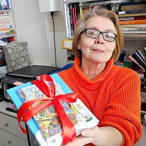 Крепко дружим и дарим книги