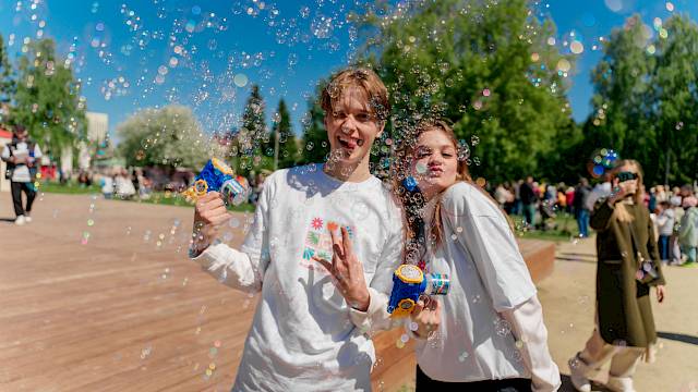 В школе можно